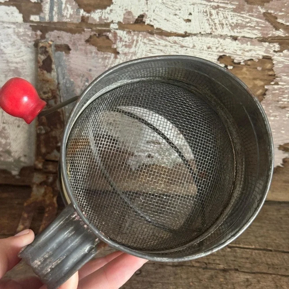 Vintage Bromwell's 3‎ Cup Flour Sifter Cream Red Apple Graphic Hand Crank Metal
